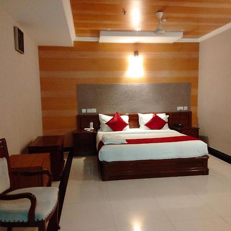 Hotel Jyothis Regency Палакад Екстериор снимка