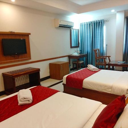 Hotel Jyothis Regency Палакад Екстериор снимка