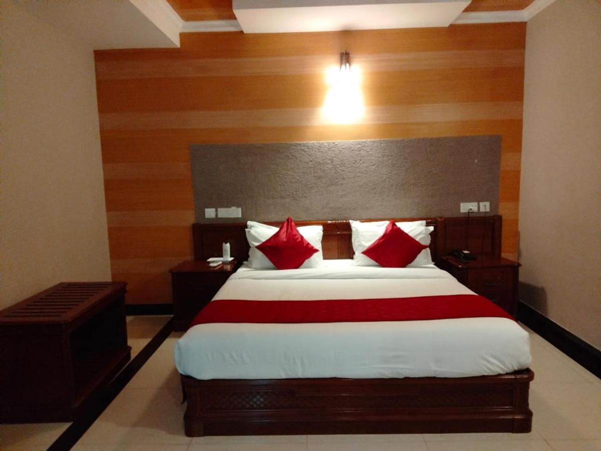 Hotel Jyothis Regency Палакад Екстериор снимка