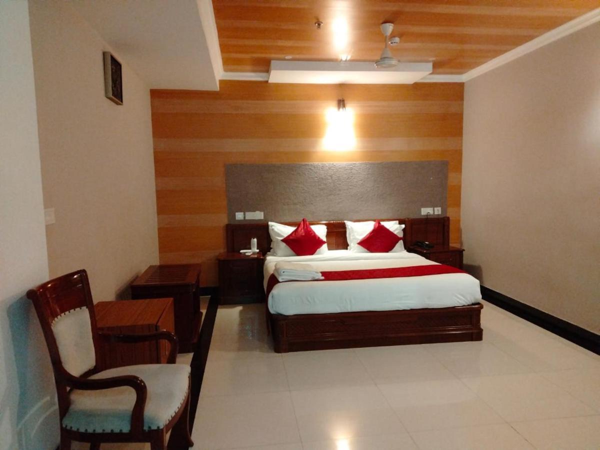 Hotel Jyothis Regency Палакад Екстериор снимка