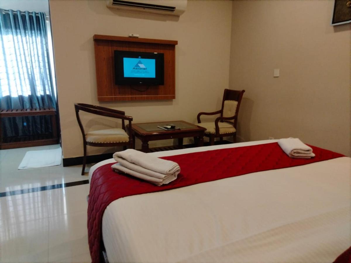 Hotel Jyothis Regency Палакад Екстериор снимка