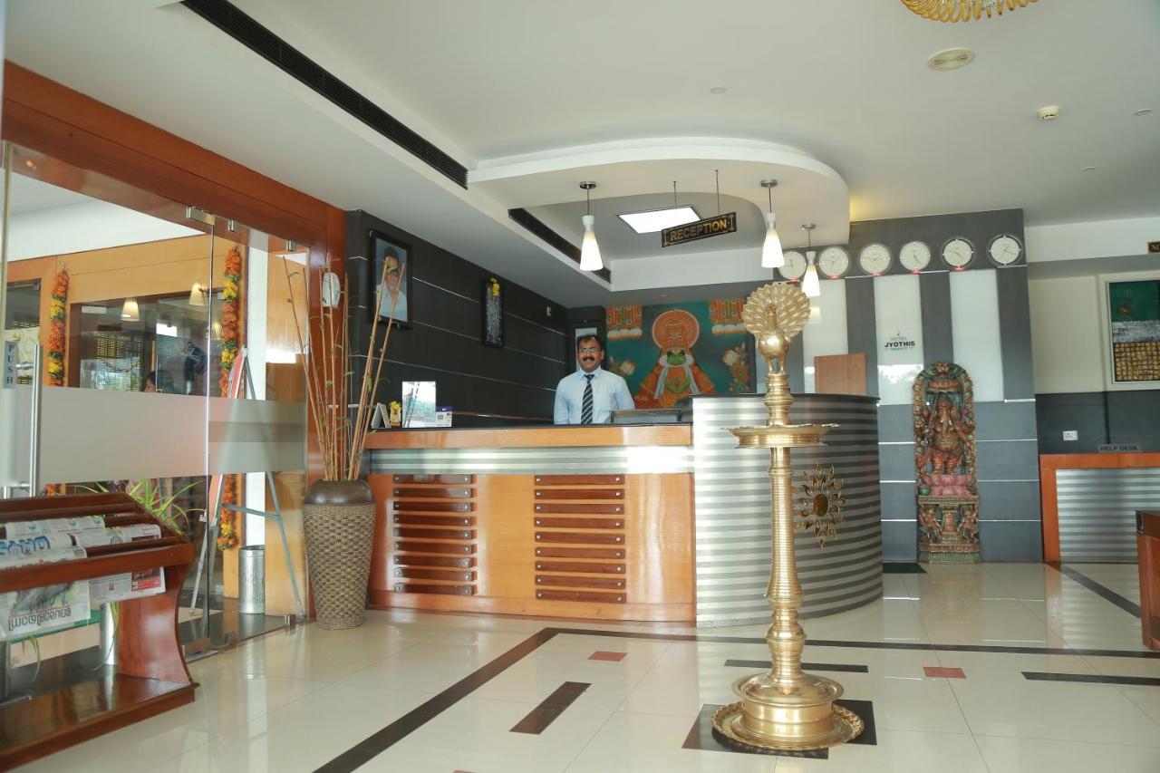 Hotel Jyothis Regency Палакад Екстериор снимка