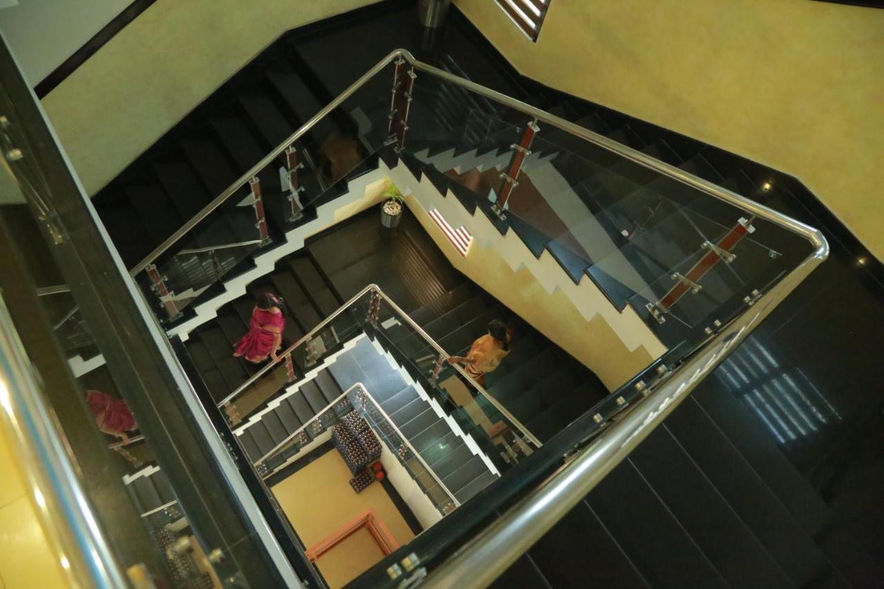 Hotel Jyothis Regency Палакад Екстериор снимка