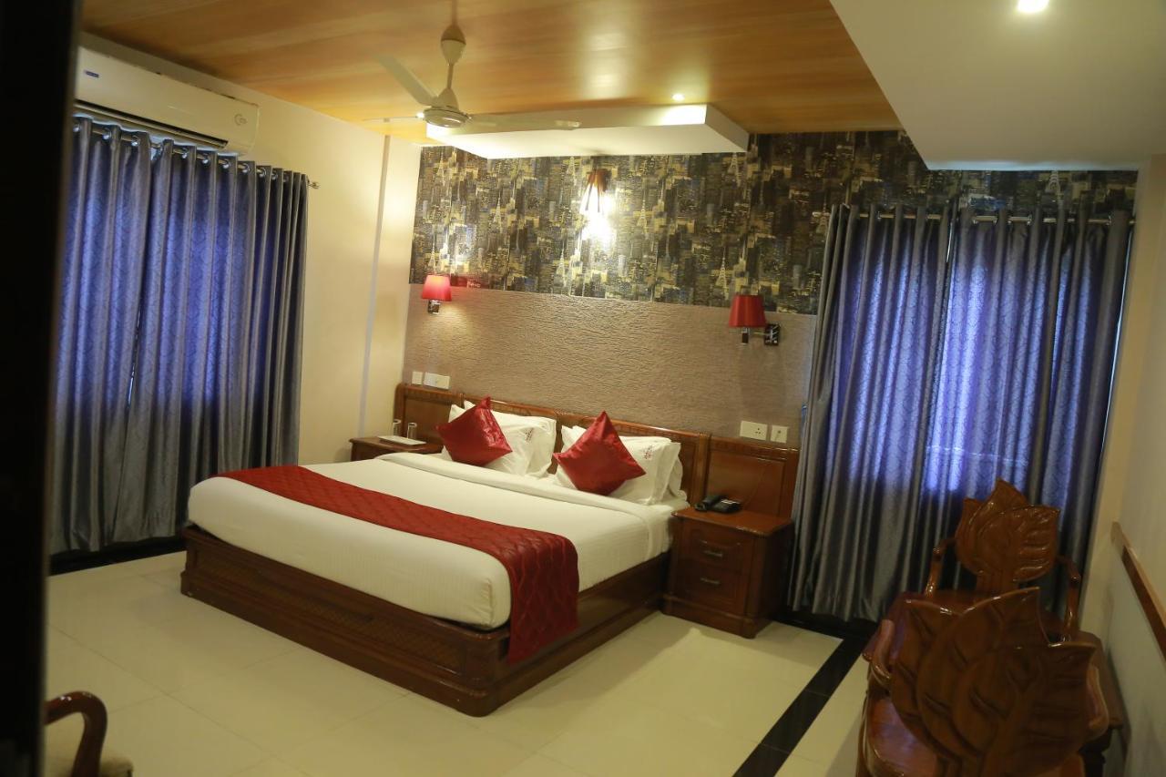 Hotel Jyothis Regency Палакад Екстериор снимка